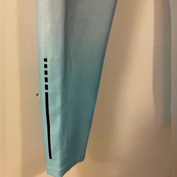 UF Sport Brand, One size fits all, Gray & ombré style blue at the bottom - Picture 4 of 6